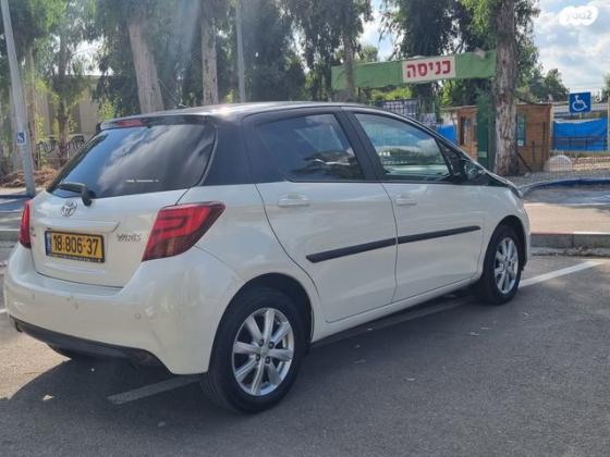 טויוטה יאריס Black Top אוט' 1.3 (99 כ"ס) בנזין 2016 למכירה בפתח תקווה