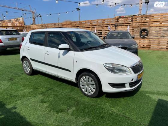 סקודה פאביה Ambition אוט' 1.2 (105 כ''ס) בנזין 2015 למכירה בפתח תקווה