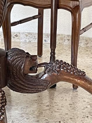 שולחן אובלי מעץ, עתיק ומיוחד,