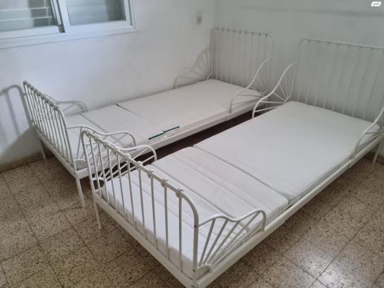 למכירה 2 מיטות איקאה מתארכות,