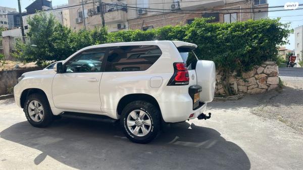 טויוטה לנד קרוזר קצר 4X4 Luxury אוט' דיזל 2.8 (177 כ"ס) דיזל 2019 למכירה בכרמיאל