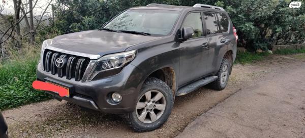 טויוטה לנד קרוזר ארוך 4X4 Luxury אוט' דיזל 7 מק' 2.8 (177 כ"ס) דיזל 2016 למכירה בהרצליה