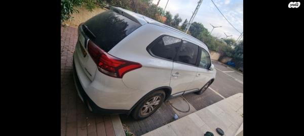 מיצובישי אאוטלנדר Instyle אוט' 7 מק' 2.0 (150 כ"ס) בנזין 2016 למכירה בכפר סבא
