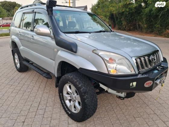 טויוטה לנד קרוזר ארוך 4X4 Luxury אוט' 8 מק' 4.0 (250 כ''ס) בנזין 2004 למכירה בקרית אונו