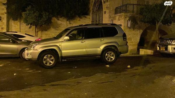 טויוטה לנד קרוזר ארוך 4X4 Luxury אוט' דיזל 8 מק' 3.0 (166 כ''ס) דיזל 2004 למכירה בירושלים