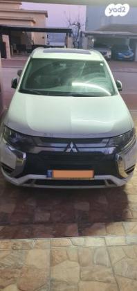 מיצובישי אאוטלנדר PHEV 4X4 Luxury הייבריד אוט' 5 מק' 2.4 (135 כ''ס) היברידי חשמל / בנזין 2020 למכירה בחנתון