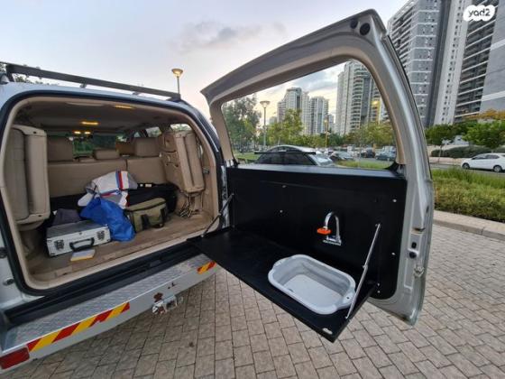 טויוטה לנד קרוזר ארוך 4X4 Luxury אוט' 8 מק' 4.0 (250 כ''ס) בנזין 2004 למכירה בקרית אונו