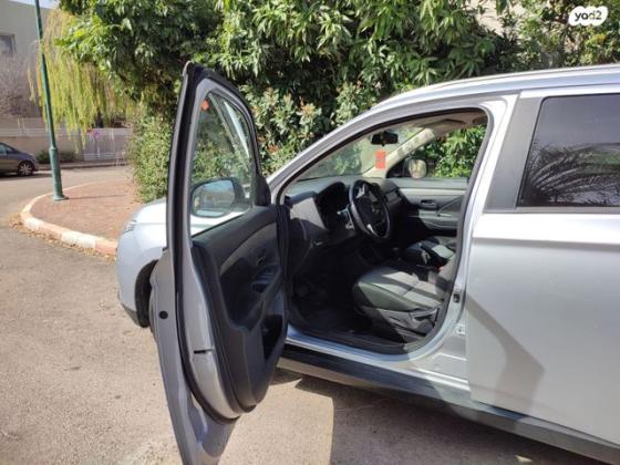 מיצובישי אאוטלנדר Instyle אוט' 7 מק' 2.0 (150 כ"ס) בנזין 2015 למכירה בעין שריד