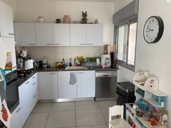 יהושע בן גמלא 22 (שרת)