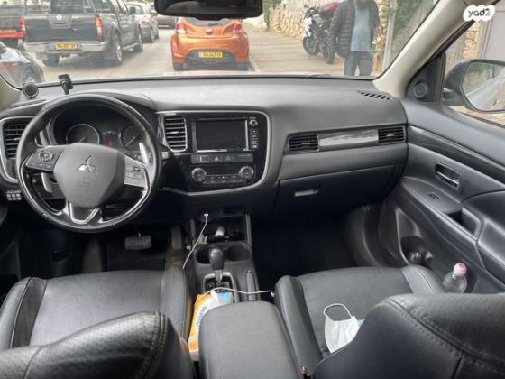 מיצובישי אאוטלנדר Premium אוט' 7 מק' 2.0 (150 כ''ס) בנזין 2017 למכירה בנתניה