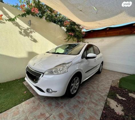 פיג'ו 208 Active ידני 1.2 (82 כ"ס) בנזין 2015 למכירה בחיפה