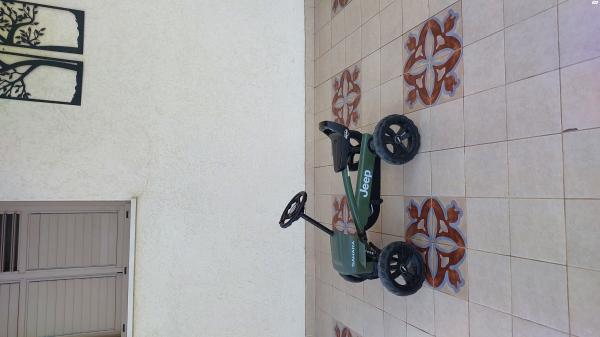 בהזדמנות !!!מכונית פדאלים מדהימה של