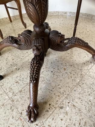 שולחן אובלי מעץ, עתיק ומיוחד,