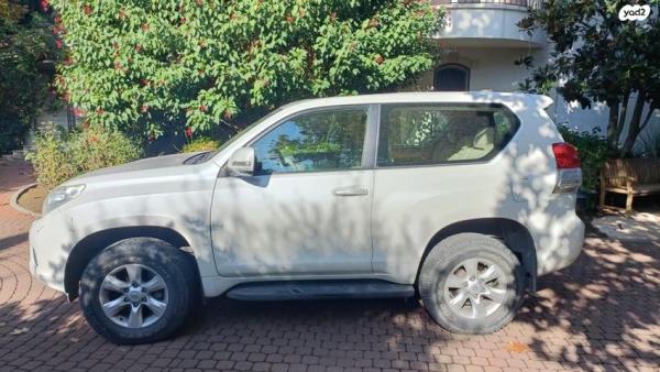 טויוטה לנד קרוזר קצר 4X4 Select אוט' דיזל 3.0 (173 כ''ס) דיזל 2010 למכירה בפארק תעשיות עמק חפר