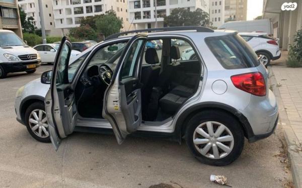 סוזוקי SX4 GLA הצ'בק אוט' 1.6 (120 כ"ס) בנזין 2011 למכירה בחולון