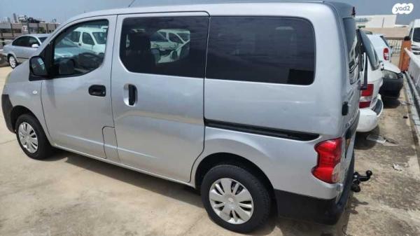 ניסאן NV200 Upper ידני דיזל 7 מק' 1.5 (90 כ''ס) דיזל 2015 למכירה בראשון לציון