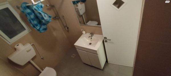 דוד המלך 16 (שכונה ד)