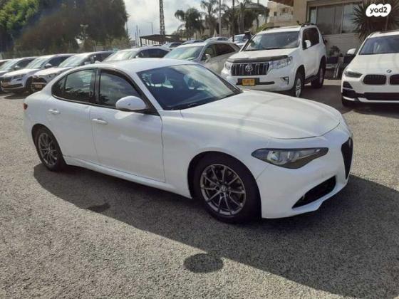 אלפא רומיאו ג'וליה Milano אוט' 2.0 (197 כ"ס) בנזין 2018 למכירה בעספיא