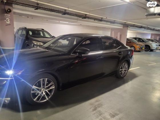 לקסוס IS300h Luxury SR הייבריד אוט' 2.5 (181 כ''ס) בנזין 2018 למכירה בתל אביב יפו