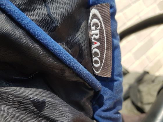 אני מוכר טיולון לילדים משומש במצב טוב