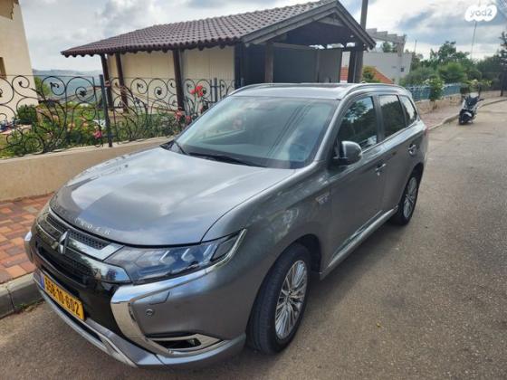 מיצובישי אאוטלנדר PHEV 4X4 Luxury הייבריד אוט' 5 מק' 2.4 (135 כ''ס) היברידי חשמל / בנזין 2021 למכירה בנופים