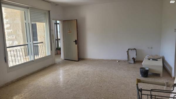 מנחם בייליס 8 (כרמליה)