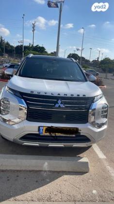 מיצובישי אאוטלנדר 4X4 Luxury TTH אוט' 7 מק' 2.5 (181 כ"ס) בנזין 2022 למכירה בלוד