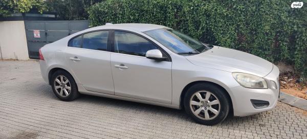 וולוו S60 Kinetic אוט' 2.0 (203 כ''ס) בנזין 2011 למכירה בגדרה