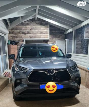 טויוטה היילנדר 4X4 E-Xclusive הייבריד אוט' 7 מק' 2.5 (190 כ''ס) בנזין 2022 למכירה בכרמיאל