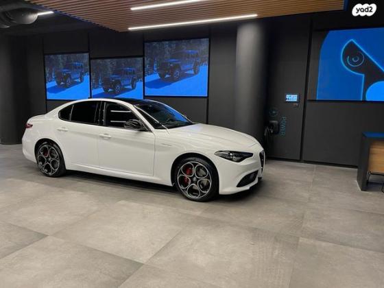 אלפא רומיאו ג'וליה Veloce AWD אוט' 2.0 (280 כ''ס) בנזין 2022 למכירה בהרצליה