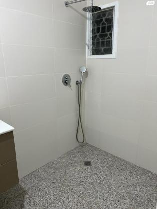 נתן ברניצקי 33 (רמז)