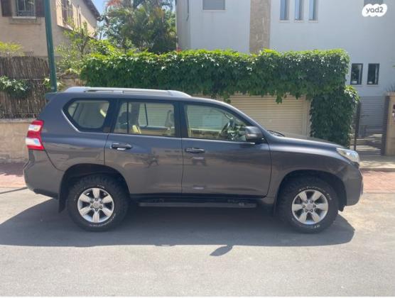 טויוטה לנד קרוזר ארוך 4X4 Luxury 5 אוט' דיזל 5 מק' 2.8 (177 כ"ס) דיזל 2017 למכירה ברמת גן