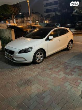 וולוו V40 T3 Kinetic אוט' 1.5 (152 כ"ס) בנזין 2018 למכירה בתל אביב יפו