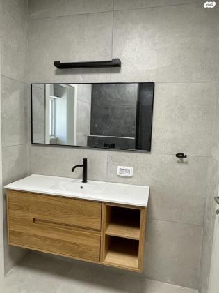 נחום גוטמן 5 (2003)