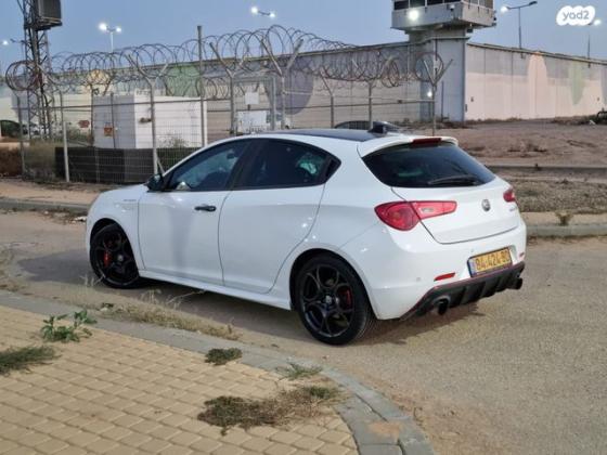 אלפא רומיאו ג'ולייטה תלתן ירוק Veloce QV Pack אוט' 1.7 (240 כ"ס) בנזין 2017 למכירה בכפר תבור