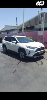 טויוטה RAV4 ארוך 4X2 Experience אוט' 2.0 (175 כ''ס) בנזין 2019 למכירה בראשון לציון
