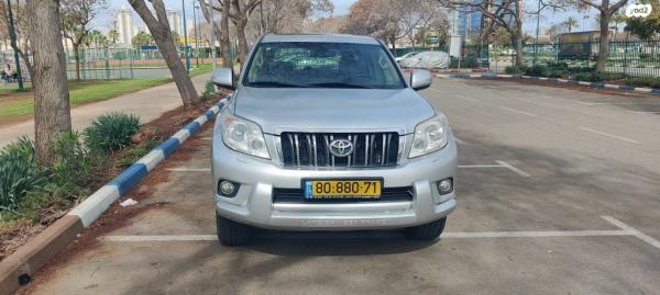 טויוטה לנד קרוזר ארוך 4X4 Luxury אוט' דיזל 7 מק' 3.0 (173 כ''ס) דיזל 2010 למכירה בנתניה