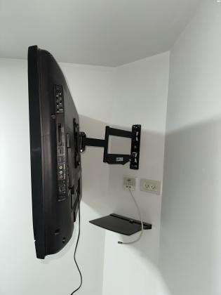 טלויזיה של toshibaזרוע מתכווננתומדף למ...