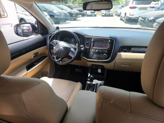 מיצובישי אאוטלנדר Premium אוט' 7 מק' 2.0 (150 כ''ס) בנזין 2015 למכירה בחולון