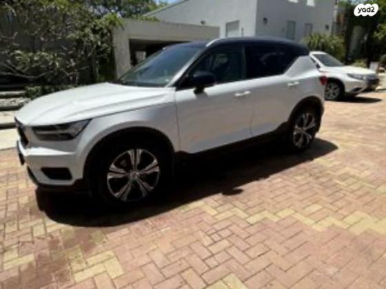 וולוו XC40 T4 Momentum with Leather אוט' 2.0 (190 כ''ס) בנזין 2020 למכירה בגבעת שפירא