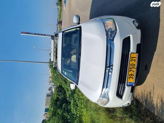 מיצובישי אאוטלנדר Instyle אוט' 7 מק' 2.0 (150 כ"ס) בנזין 2014 למכירה בחרות