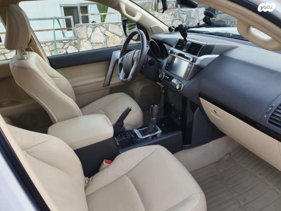 טויוטה לנד קרוזר קצר 4X4 Luxury אוט' דיזל 2.8 (177 כ"ס) דיזל 2017 למכירה בחיפה