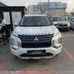 מיצובישי אאוטלנדר Instyle אוט' 7 מק' 2.5 (181 כ"ס) בנזין 2023 למכיר