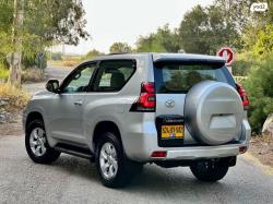 טויוטה לנד קרוזר קצר 4X4 Luxury SWB אוט' 3 דלתות דיזל 2.8 (204 כ''ס) 