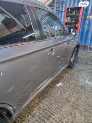 מיצובישי אאוטלנדר PHEV 4X4 Luxury הייבריד אוט' 5 מק' 2.4 (135 כ''ס) ה