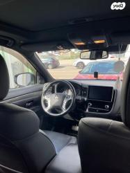 מיצובישי אאוטלנדר PHEV 4X4 Luxury הייבריד אוט' 5 מק' 2.4 (135 כ''ס) ה