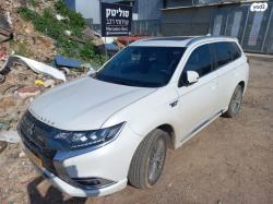 מיצובישי אאוטלנדר PHEV 4X4 Luxury הייבריד אוט' 5 מק' 2.4 (135 כ''ס) ה