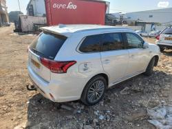 מיצובישי אאוטלנדר PHEV 4X4 Luxury הייבריד אוט' 5 מק' 2.4 (135 כ''ס) ה