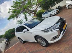 מיצובישי אאוטלנדר PHEV 4X4 Luxury הייבריד אוט' 5 מק' 2.4 (135 כ''ס) ה