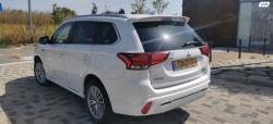 מיצובישי אאוטלנדר PHEV 4X4 Luxury הייבריד אוט' 5 מק' 2.4 (135 כ''ס) ה